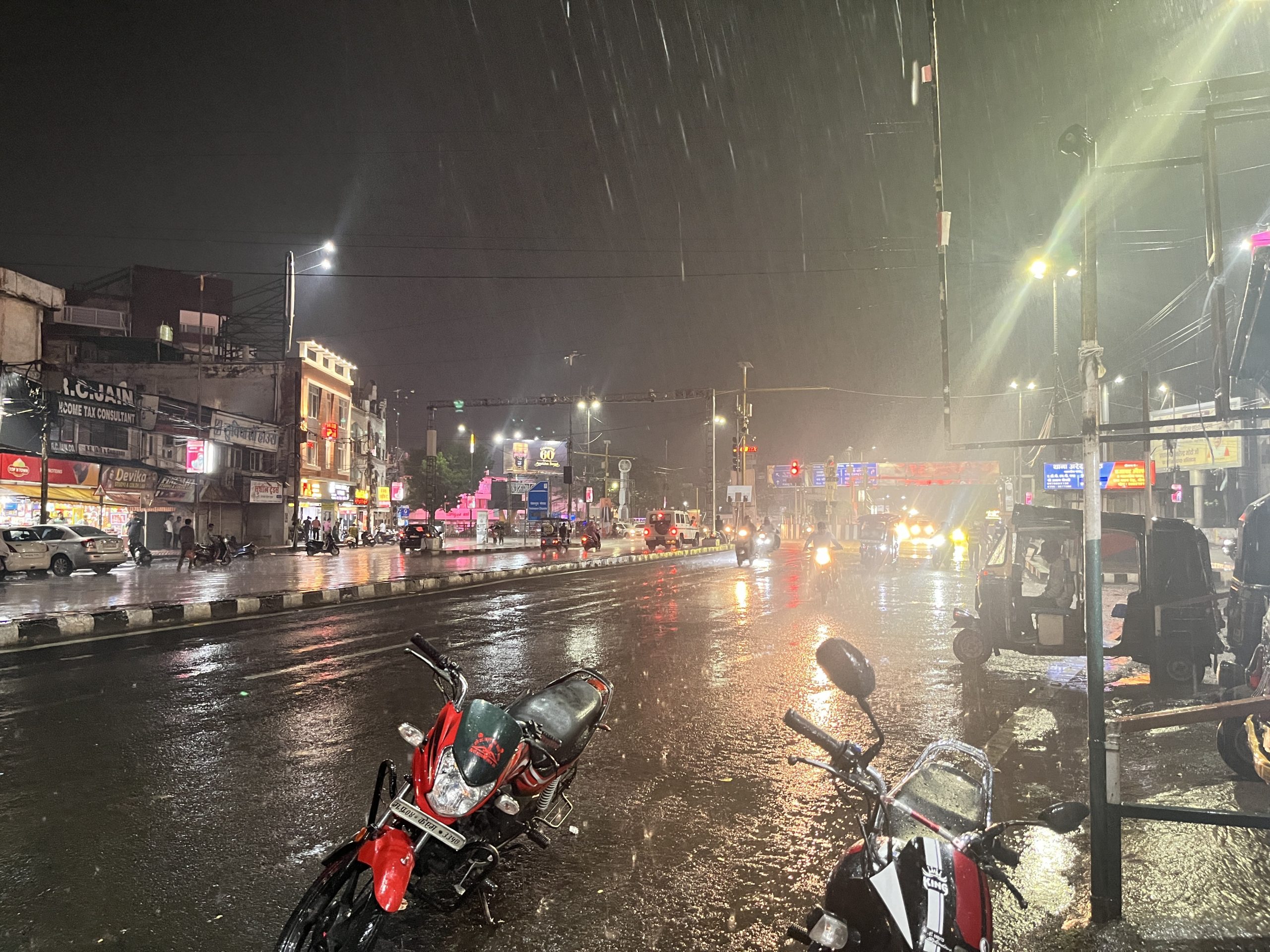 नौतपा के तीसरे दिन भोपाल में जमकर बरसे बादल