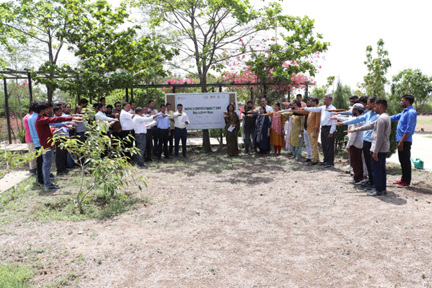 विश्व पर्यावरण दिवस के अवसर पर एनआईडी मध्यप्रदेश में वृक्षारोपण का आयोजन