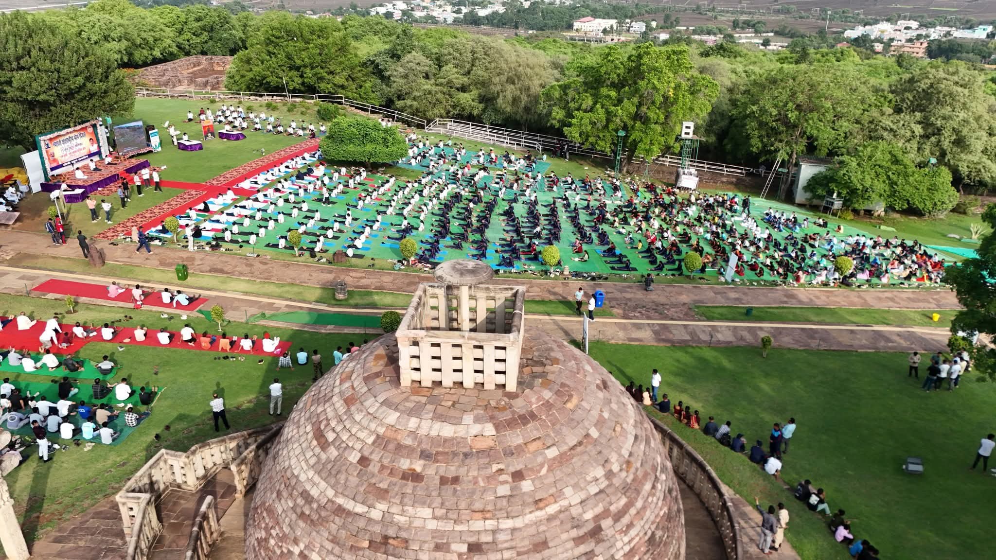 मध्य प्रदेश के पर्यटन स्थलों से दिया योग का संदेश