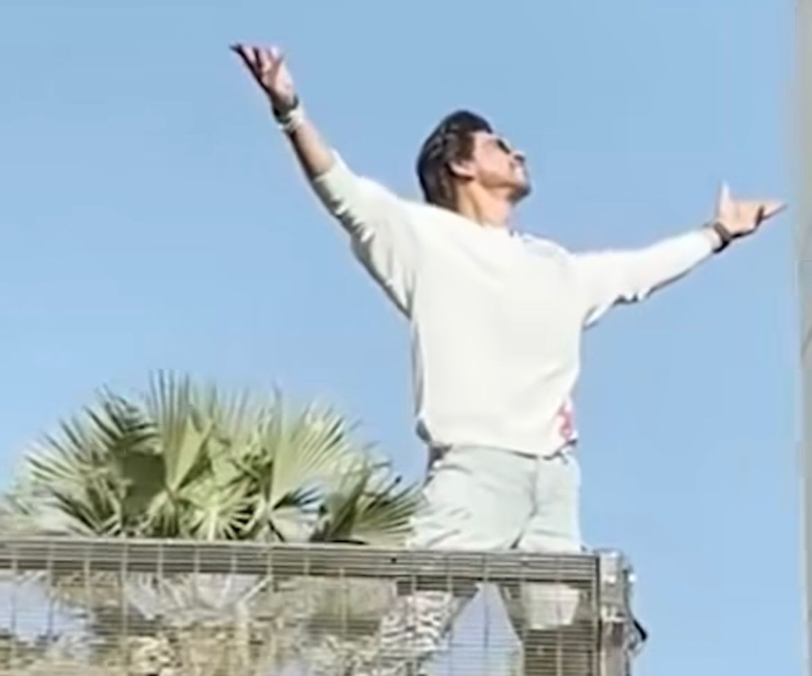 किंग खान ने दिखाया अपना अनोखा अंदाज