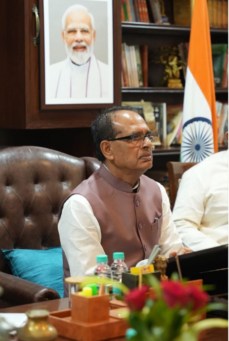 शिवराज सिंह चौहान ने पीएम मोदी की मन की बात कार्यक्रम को सुना