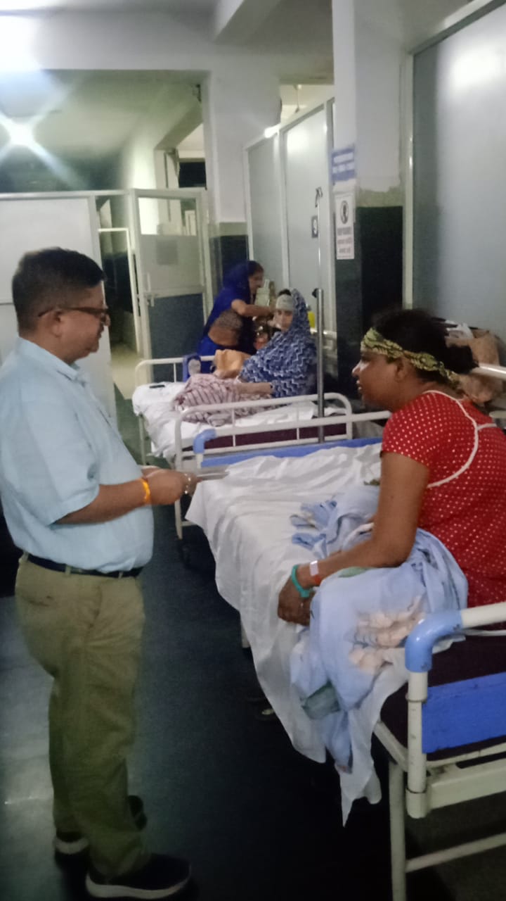सीएमएचओ ने सिविल अस्पताल बैरागढ़ में रात्रिकालीन चिकित्सा सेवाओं का लिया जायजा