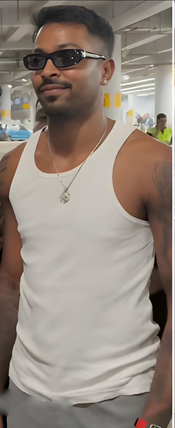 एयरपोर्ट पर बनियान में नजर आए क्रिकेटर हार्दिक